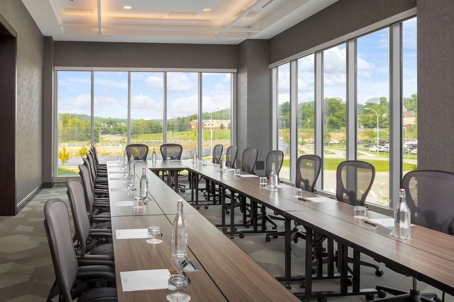 The Summit Hotel Cincinnati Ngoại thất bức ảnh